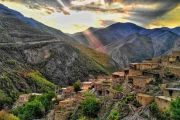 روستای جنگلی و پلکانی ونستان ورزقان