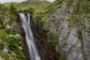 آبشار آرا یورد در ارتفاعات قوشاداغ، مسیر یای قاری در روستای خضرکندی  اهر 